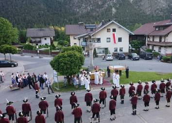 Herz Jesu Prozession am Majenbrunnen