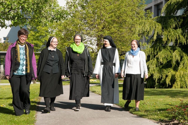 2016_04_30_junge_ordensfrauen_vfoe_jubilaeum_03_sigl_print.jpg