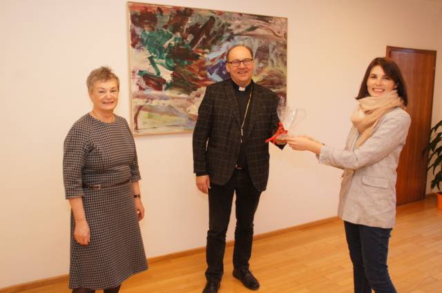 Frauenreferentinnen auf Abschieds- und Antrittsbesuch: Angelika Ritter-Grepl, Bischof Hermann Glettler und Margit Haider (v. l. n. r.) – Foto: Diözese Innsbruck