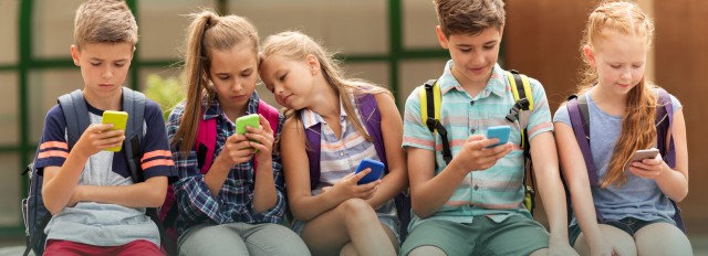 Erst Kindheit - dann Smartphone