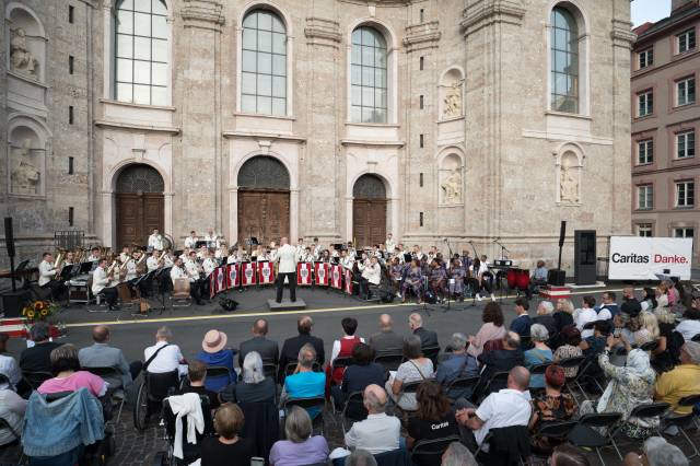 300 Zuhörer bei Caritas-Konzert am Domplatz