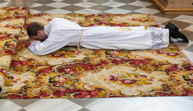 Berufsbegleitende Ausbildung zum Priester in Diözesen