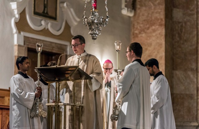 Bischof Glettler weiht Innsbrucker und Salzburger zu Priestern