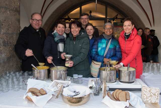 Fastensuppen-Treff unter dem Stadtturm