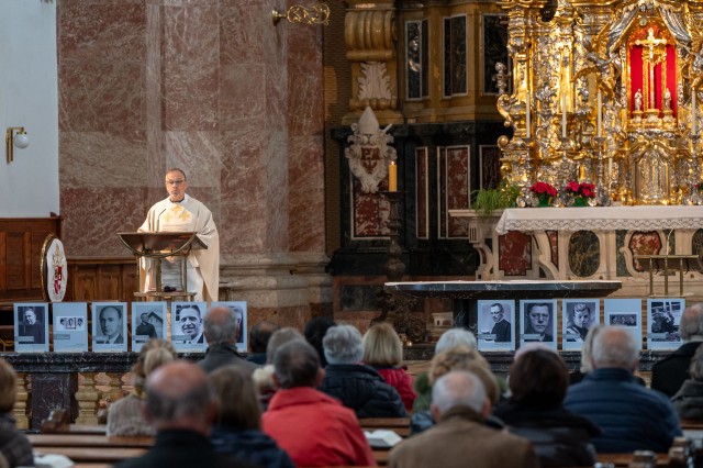 Glaubenszeug:innen im Licht der Hoffnung