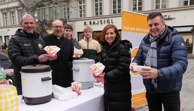 Gulasch und Glühwein für die gute Sache