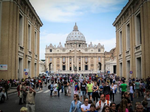 Papst fordert humanitäre Hilfe für Gaza - "Krieg ist Absurdität"