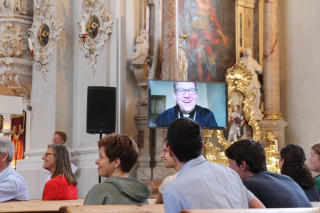 Weltfamilientreffen: Papst ermutigt Eltern zum Loslassen