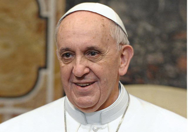Auf dem Bild ist Papst Franziskus zu sehen. 