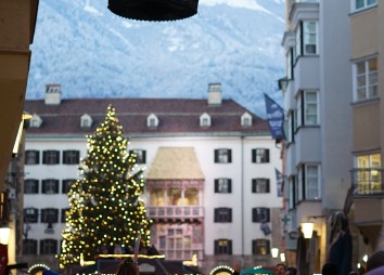 Das Nasenschild des früheren Kolonialwarenhändlers "Unterberger" (Foto: Selin Wratschko)