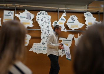 Eric Burton (Institut für Zeitgeschichte) beim Workshop "Das Globale im Regionalen" (Foto: Selin Wratschko)