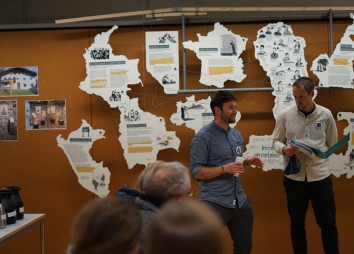 Ländermobile der Ausstellung "Ötztal Weltweit" (Foto: Selin Wratschko)