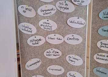 Biografieworkshop_Sammlung zur Frage: Wieso arbeiten wir überhaupt mit Biografien?, Foto:Tuğba Şababoğlu