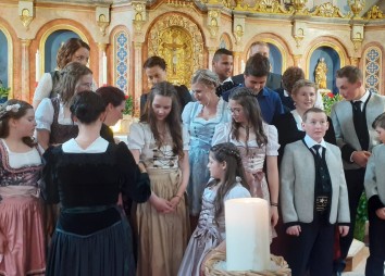 fürs Gruppenfoto aufstellen