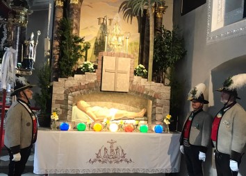 Die Hippacher Schützen bei der Grabwache