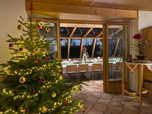 Weihnachtsfeier bei und mit Pfarrer Piotr