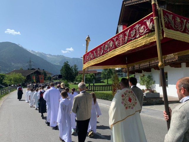 Dreifaltigkeitssonntag mit Prozession nach Laimach