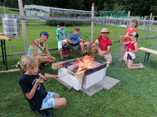 Gemeinsames Grillen beim Ramerhof