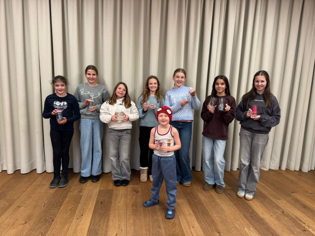 Weihnachtsbasteln der Aschauer und Hippacher Firmlinge