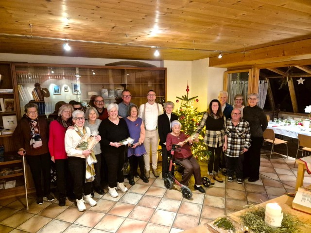 Weihnachtsfeier im Widum Hippach mit Pfarrer Piotr